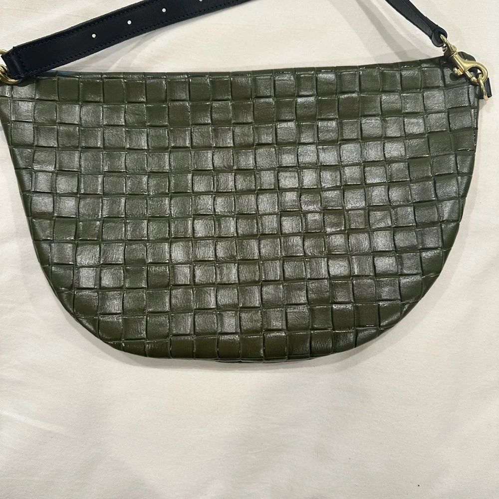 Elegant Dark Green Woven Shoulder Bag - Picture 4 of 6